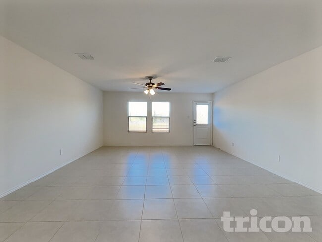 2506 Perennial St in Ennis, TX - Building Photo - Building Photo