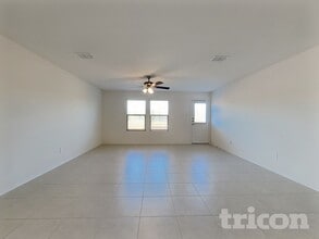 2506 Perennial St in Ennis, TX - Foto de edificio - Building Photo