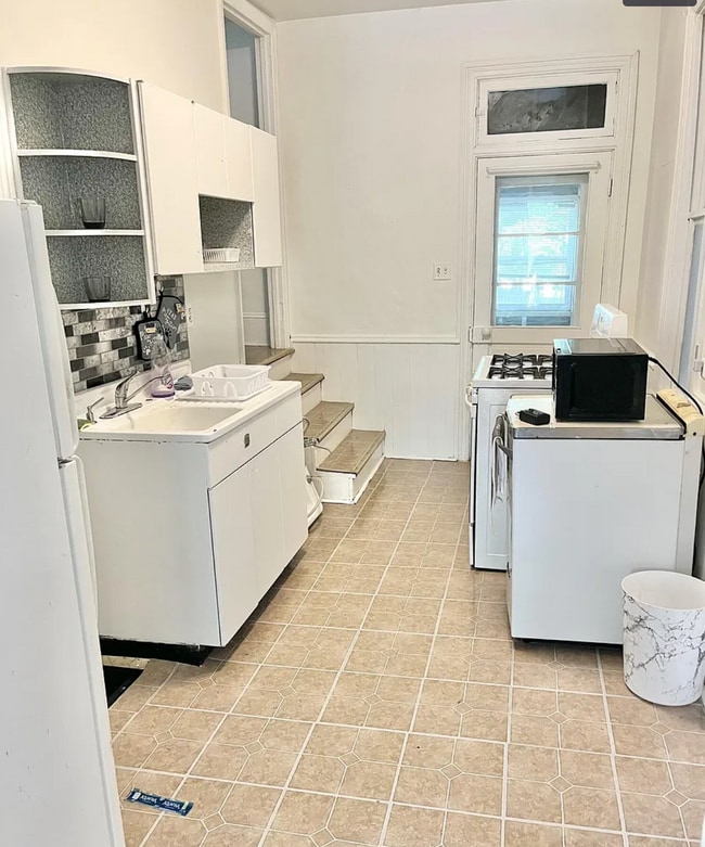 1102 17th Ave in Altoona, PA - Building Photo - Building Photo