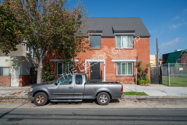 1711 E 4th St in Long Beach, CA - Building Photo - Building Photo