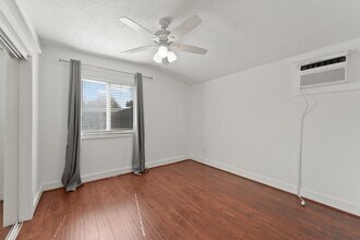 4414 Gardendale Dr in Houston, TX - Building Photo - Building Photo