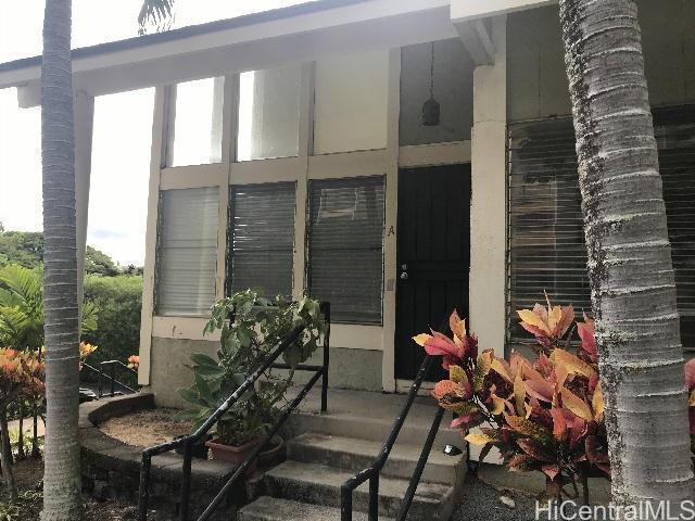 564 Hahaione St in Honolulu, HI - Building Photo