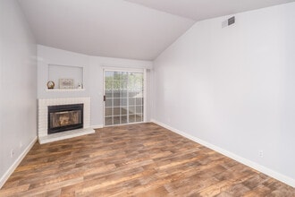 Cirby Oaks Apartment Homes in Roseville, CA - Foto de edificio - Interior Photo