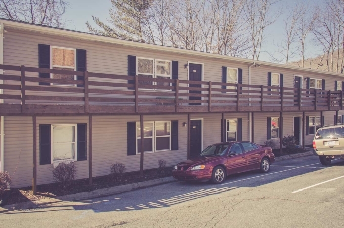 Steeplechase Pine Street in Boone, NC - Building Photo