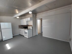 2170-2172 Davis Court, Unit 2170 Davis Court in Ft. Myers, FL - Building Photo - Building Photo