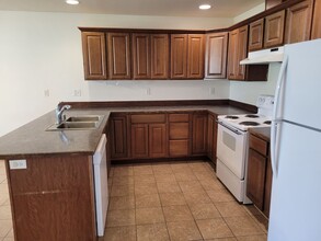 1009 N Pierce Dr in Moses Lake, WA - Building Photo - Building Photo