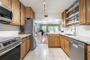 680 Tennis Club Dr in Fort Lauderdale, FL - Building Photo