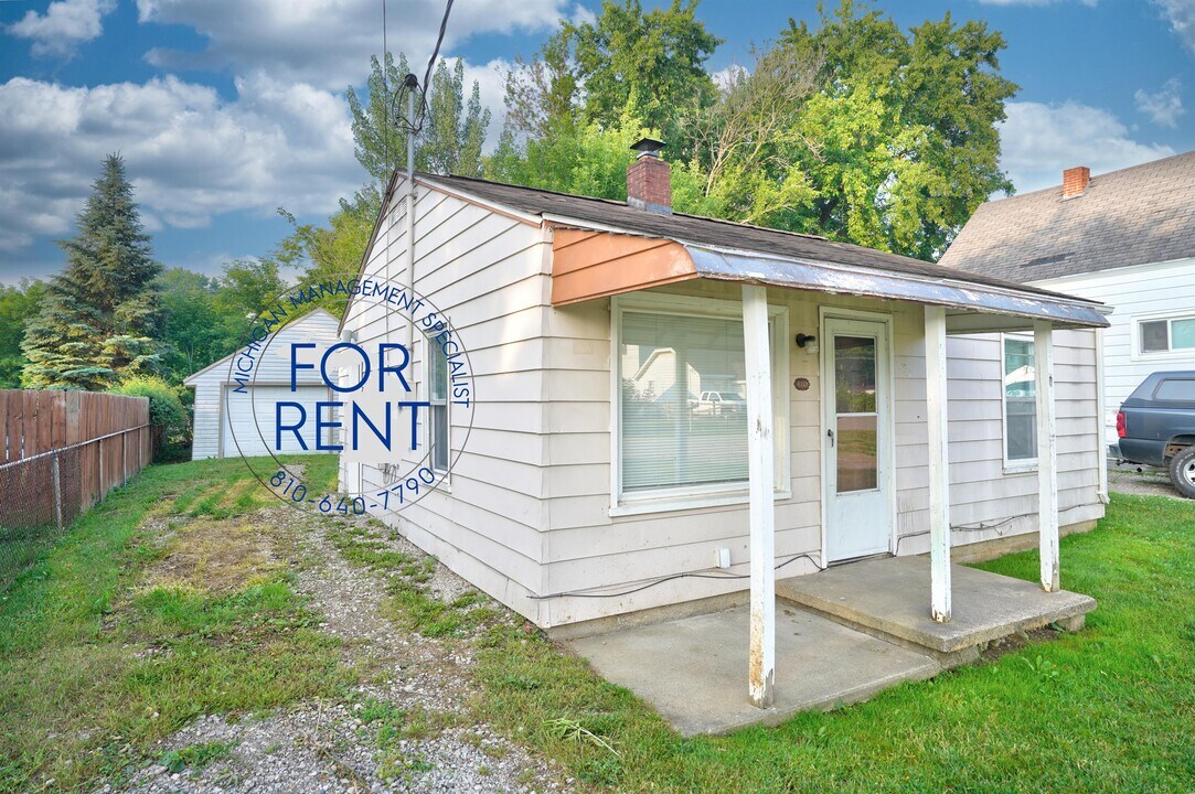 1232 Norton St in Burton, MI - Building Photo