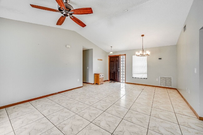 154 Cinnamon Lake Cir