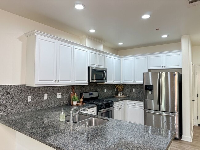 3317 E Wild Horse Privado in Ontario, CA - Building Photo - Building Photo