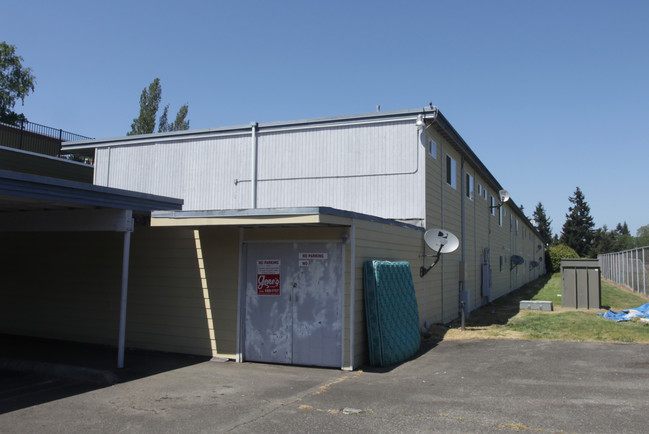 Four Fountains Apartments in Lakewood, WA - Building Photo - Building Photo