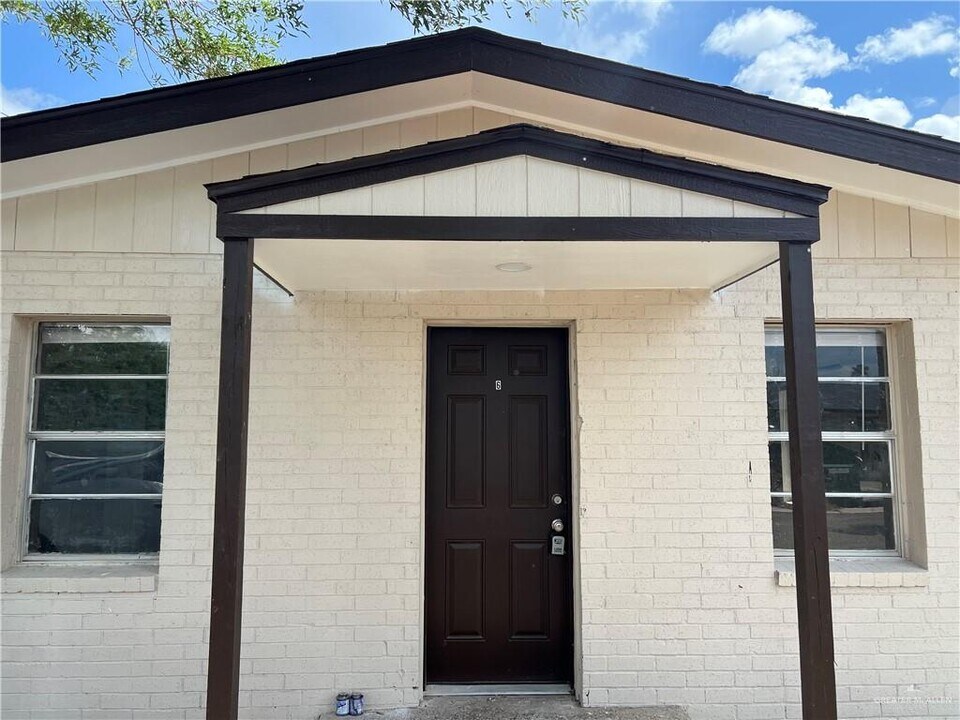 6 N 17th St in Donna, TX - Building Photo