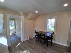 12 Tobacco Ln in Red Hook, NY - Building Photo - Building Photo