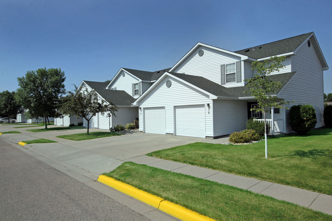 Crookston Townhomes in Crookston, MN - Foto de edificio