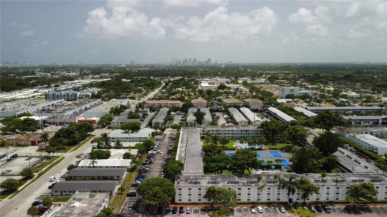 250 NE 40th St in Oakland Park, FL - Building Photo