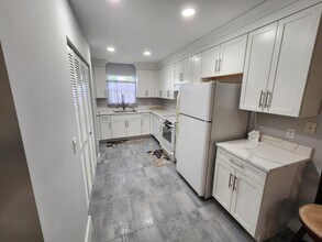 8452 SE Croft Cir in Hobe Sound, FL - Building Photo - Building Photo