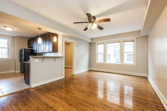 4242 W Wrightwood Ave in Chicago, IL - Building Photo - Building Photo