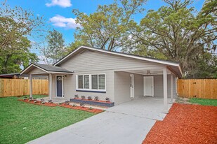 237 N Bowlan St in Jacksonville, FL - Building Photo