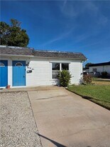 46 Hamlin Ct in Lehigh Acres, FL - Building Photo