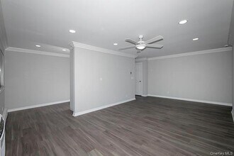 9 Brentwood Rd in Bay Shore, NY - Building Photo - Building Photo