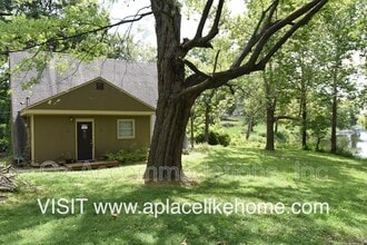 5402 NW Venetian Dr in Kansas City, MO - Building Photo - Building Photo