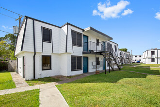 Silver Club Apartments in Houston, TX - Building Photo - Building Photo