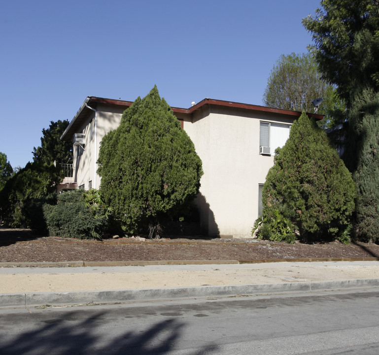 6445 Shirley Ave in Reseda, CA - Building Photo