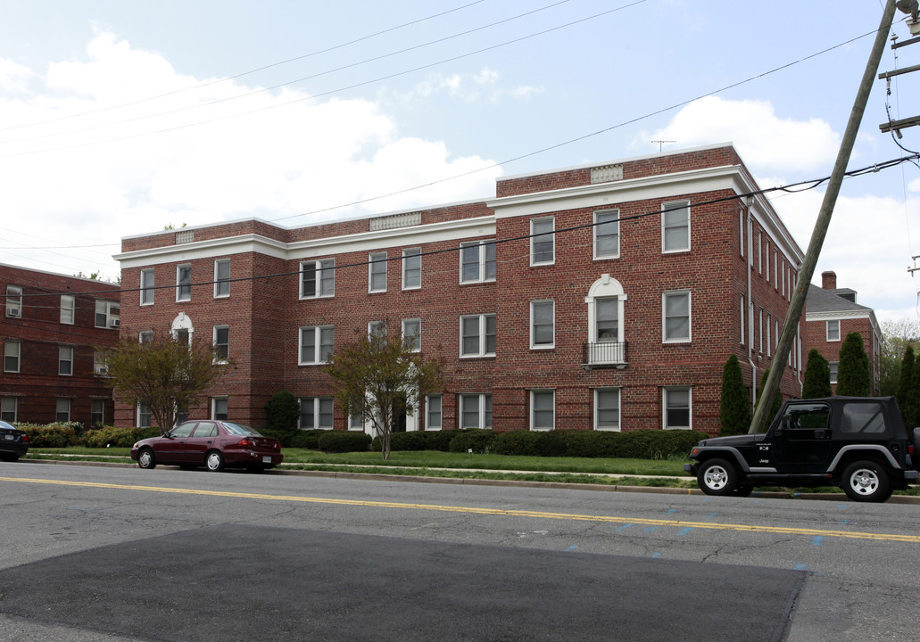 BEARINGS NORTH CONDOMINIUM in Alexandria, VA - Building Photo