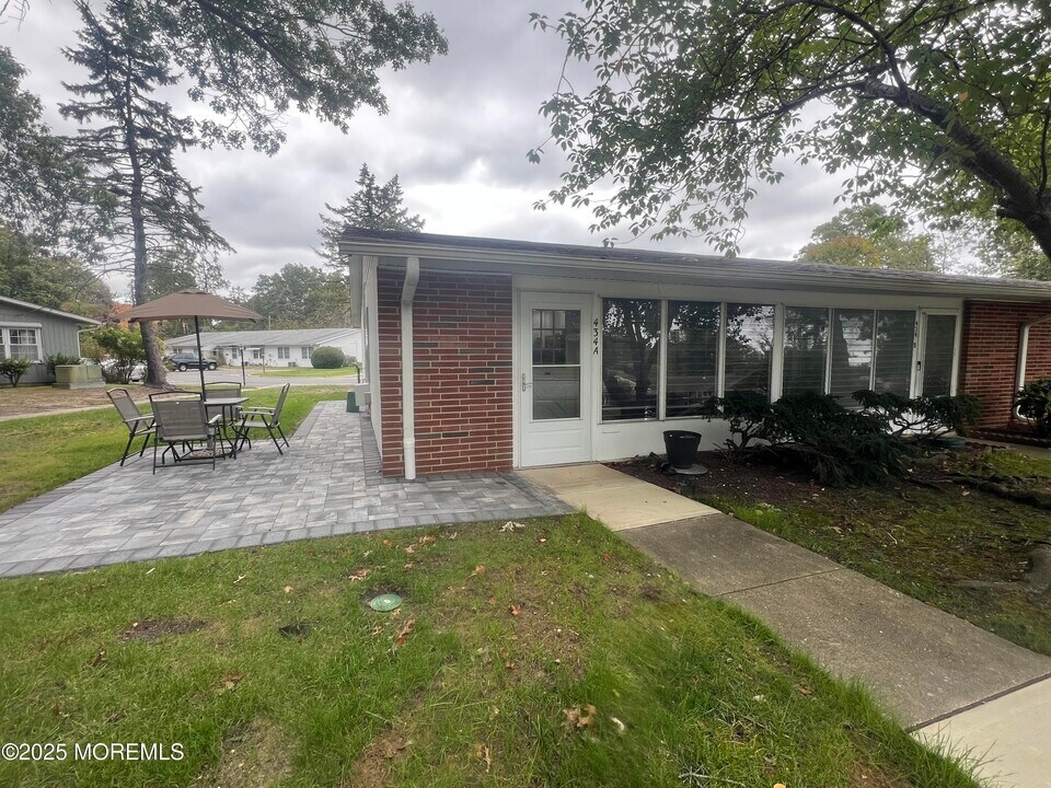 434A Portsmouth Dr in Lakewood, NJ - Building Photo
