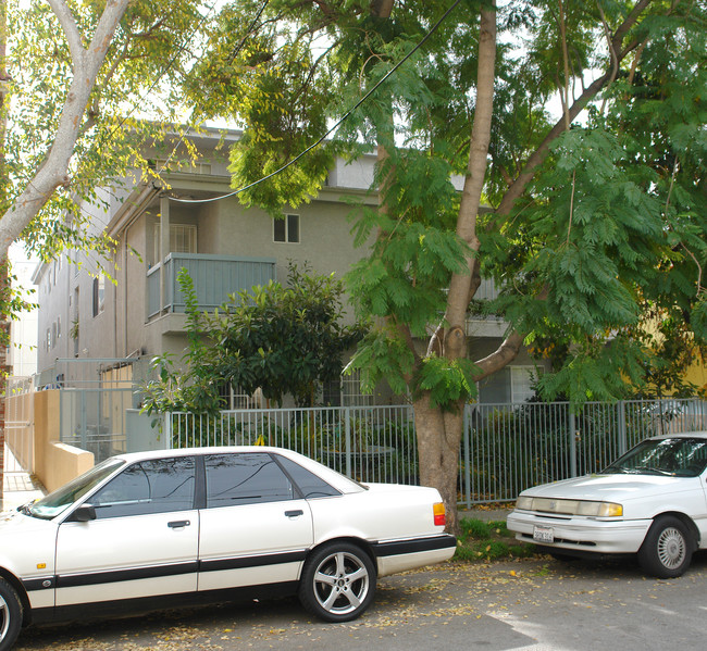 11218 Huston St in North Hollywood, CA - Building Photo - Building Photo