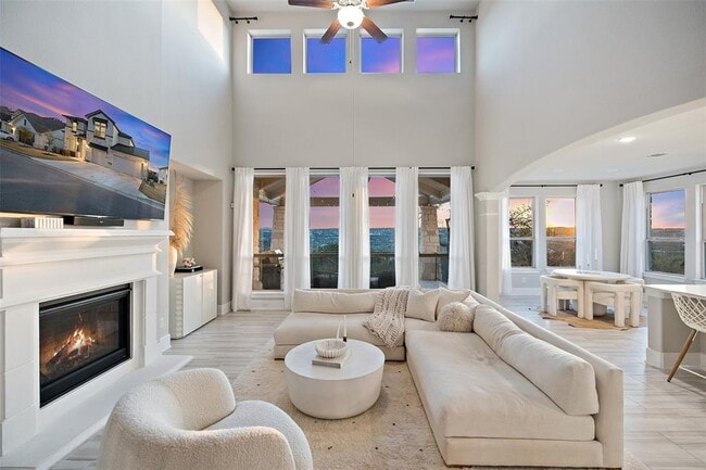 property at 2610 Sunset Vista Cir