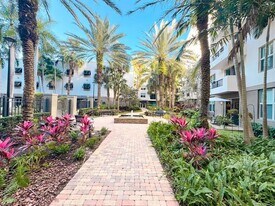 2421 NE 65th St in Fort Lauderdale, FL - Building Photo