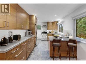 6260 St Georges Ave in West Vancouver, BC - Building Photo - Building Photo