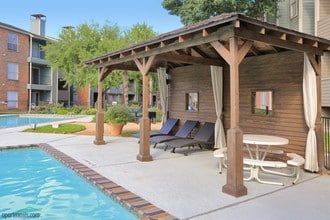 Venetian Apartamentos Houston in Houston, TX - Building Photo - Building Photo