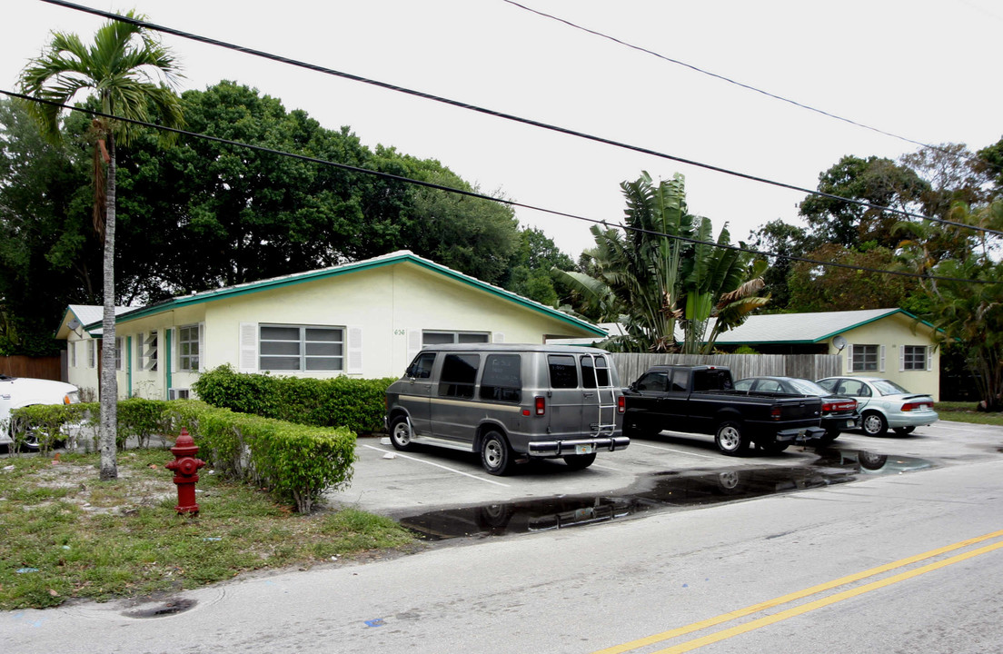 Los Portales in Fort Lauderdale, FL - Foto de edificio