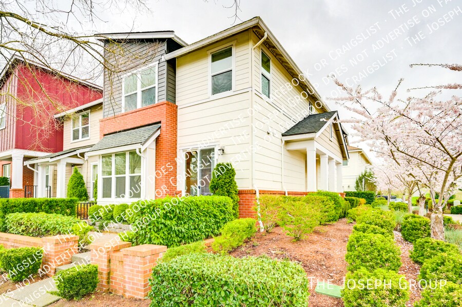 1373 NE Park Dr in Issaquah, WA - Building Photo