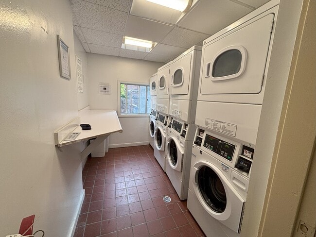 1247 Beacon St, Unit 1223-114 in Brookline, MA - Building Photo - Building Photo