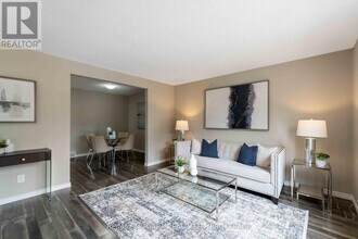 8299 Mundare Crescent in Niagara Falls, ON - Building Photo - Building Photo