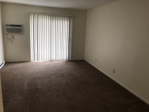 101 Colonial Oaks Dr, Unit B in St. Albans, WV - Foto de edificio - Building Photo