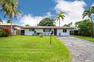 7700 NW 15th St in Pembroke Pines, FL - Building Photo