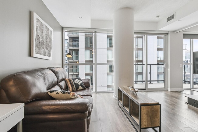 93 Peter St in Toronto, ON - Building Photo - Building Photo