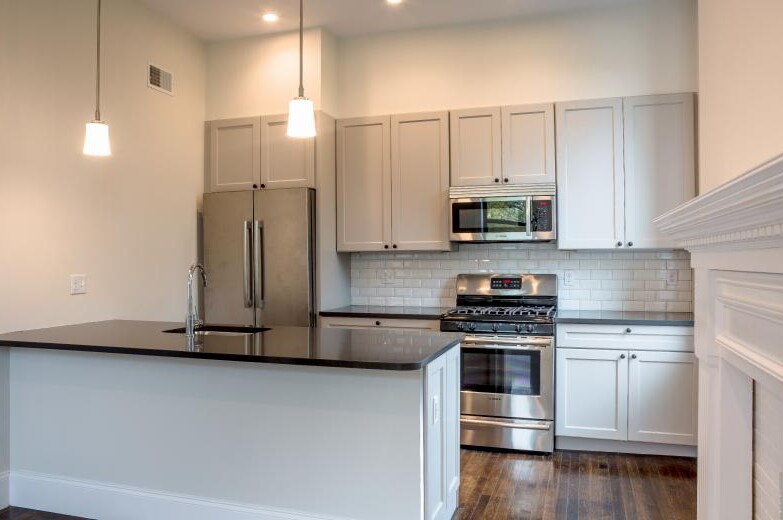 9 New St in Boston, MA - Building Photo
