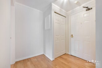 1350 Vidal St in White Rock, BC - Building Photo - Building Photo