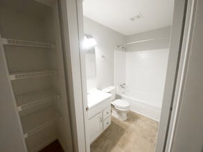 Colmar Apartments in Indianapolis, IN - Foto de edificio - Building Photo