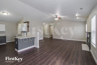 7655 Hidden Valley Ln in Indianapolis, IN - Building Photo - Building Photo