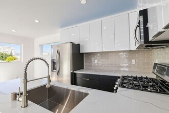 148 S Madison Ave in Los Angeles, CA - Foto de edificio - Building Photo