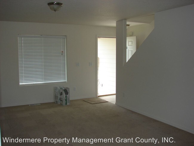 511 Sandalwood Pl in Moses Lake, WA - Foto de edificio - Building Photo