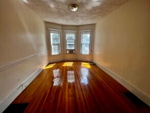 63 Sycamore St, Unit 1 in Somerville, MA - Building Photo - Building Photo