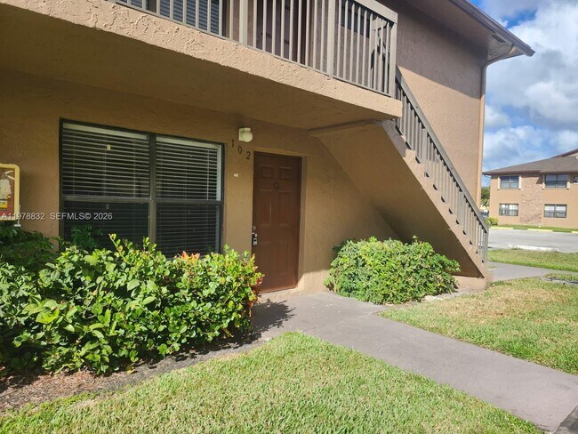 10037 Winding Lake Rd in Sunrise, FL - Building Photo - Building Photo