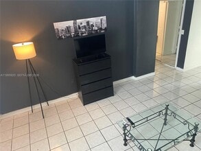 1732 Meridian Ave in Miami Beach, FL - Foto de edificio - Building Photo